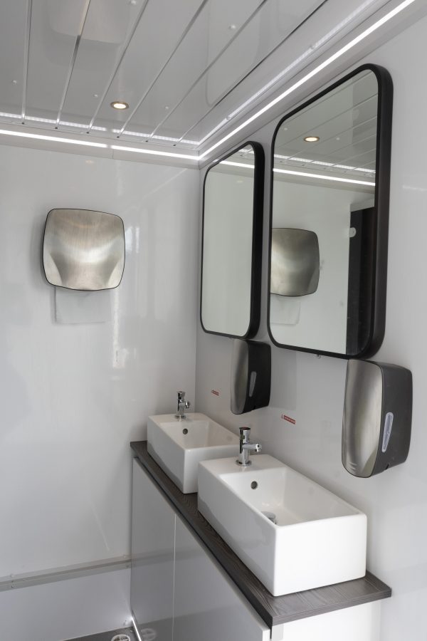 Scotloo Saltire 42 Luxury Toilet Inside